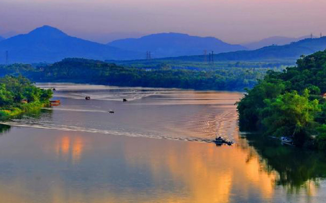 Sông Hương - địa điểm du lịch nổi tiếng ở Huế